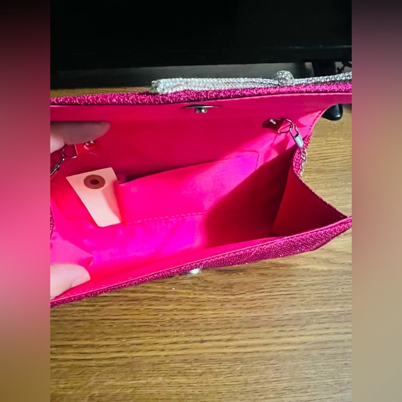 Elegant Pink Clutch with Silver Chain - Picture 7 of 7